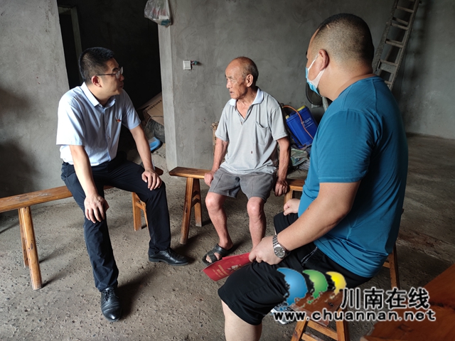 泸县海潮镇开展“八一”走访慰问活动(图3) 泸县海潮镇开展“八一”走访慰问活动(图3)