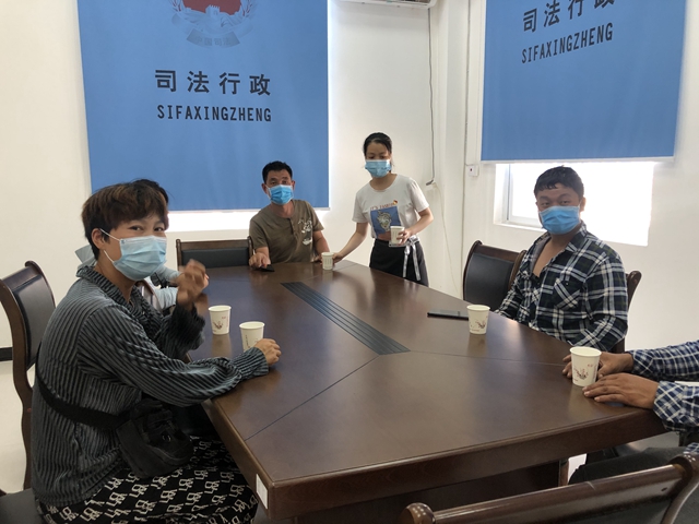 泸县云龙镇“爱心驿站”高温送清凉