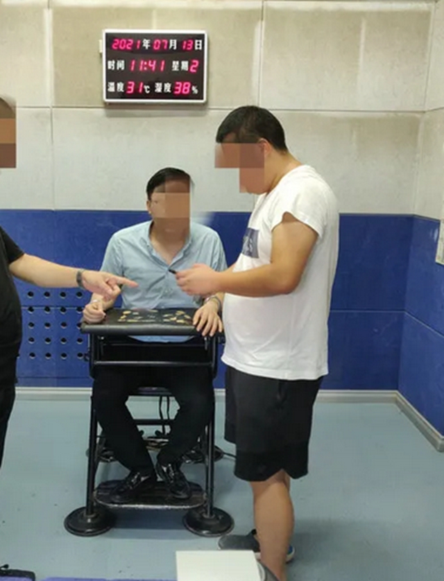 警惕!四川警方缴获大批听话水、失忆水!贩卖对象涉全国8省市(图3) 警惕!四川警方缴获大批听话水、失忆水!贩卖对象涉全国8省市(图3)