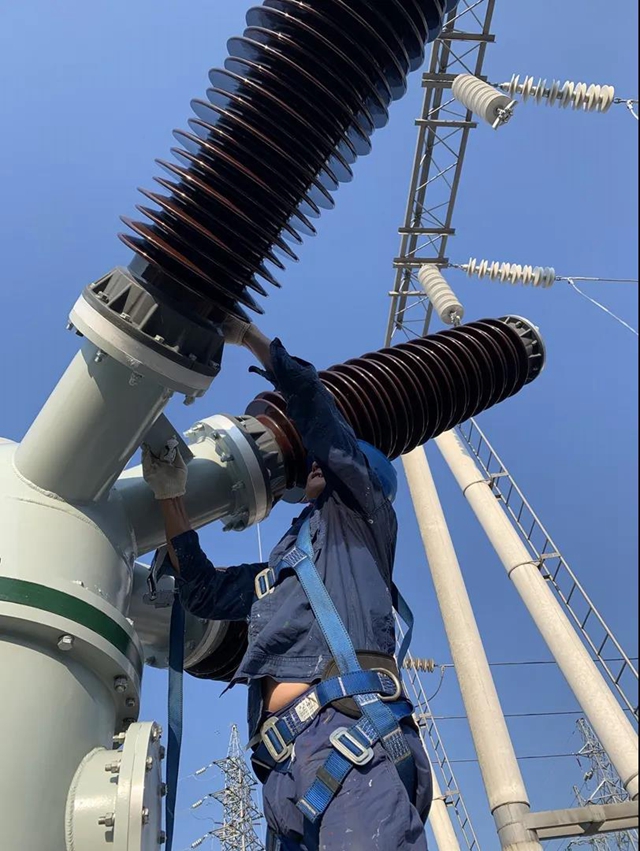 高“烤”来袭负荷频创新高，致敬电杆上65°的泸州电力工人！(图17)