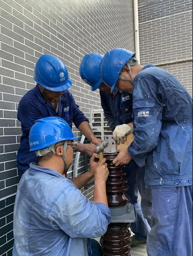 高“烤”来袭负荷频创新高，致敬电杆上65°的泸州电力工人！(图14)