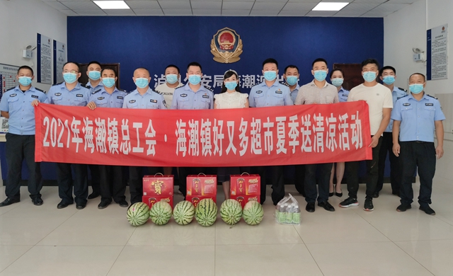 泸县海潮镇:夏日送清凉,致敬高温下的坚守者(图6) 泸县海潮镇:夏日送清凉,致敬高温下的坚守者(图6)