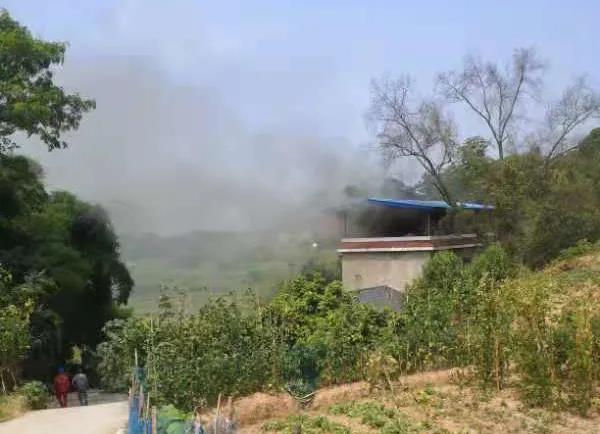 他们从火场中“抢救”出5万元现金(图3)