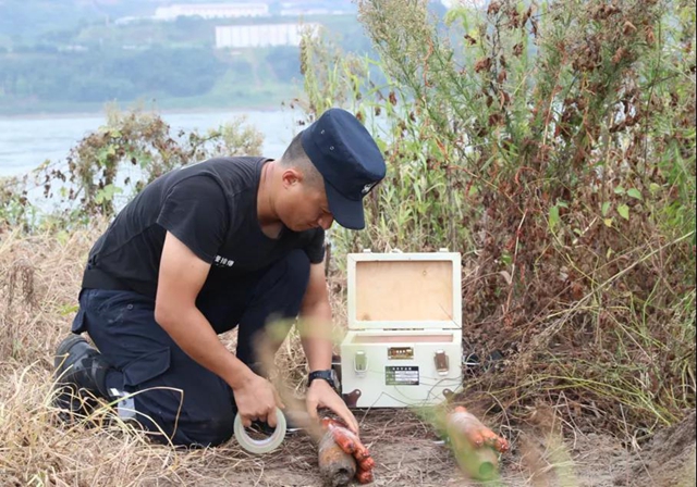 惊险！宜宾长宁一桥下发现4枚军用炮弹，其中一枚还有引信……(图5)