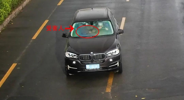 泸州江阳：蒙面劫匪持刀威胁女子“不准喊”，8小时落网(图4)