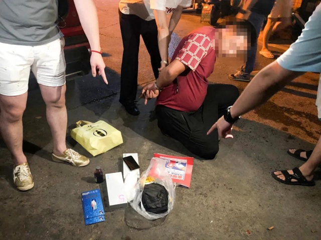 泸州江阳：蒙面劫匪持刀威胁女子“不准喊”，8小时落网(图8)