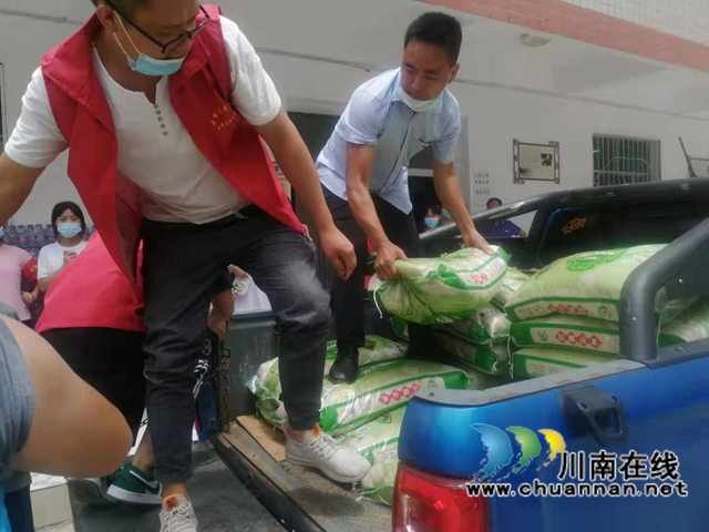 古蔺县皇华镇：爱心驰援，共抗风雨(图12)