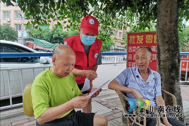 合江县白沙司法所开展退役军人“清凉送法”活动