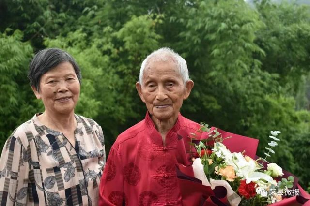 赞!荣县105岁老人主动接种新冠疫苗!你还等什么?(图3) 赞!荣县105岁老人主动接种新冠疫苗!你还等什么?(图3)