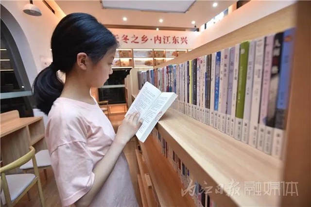 快来“打卡”！内江城区有个“24小时智慧书屋”，藏书1500余册(图5)