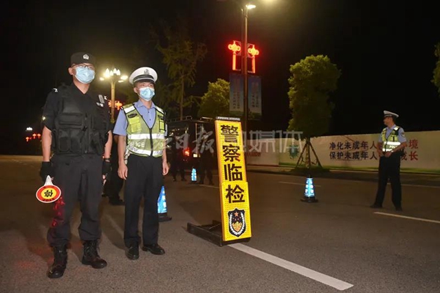 多路追击半个城！昨夜今晨，内江交警拉网设伏逮“赛摩”(图4)