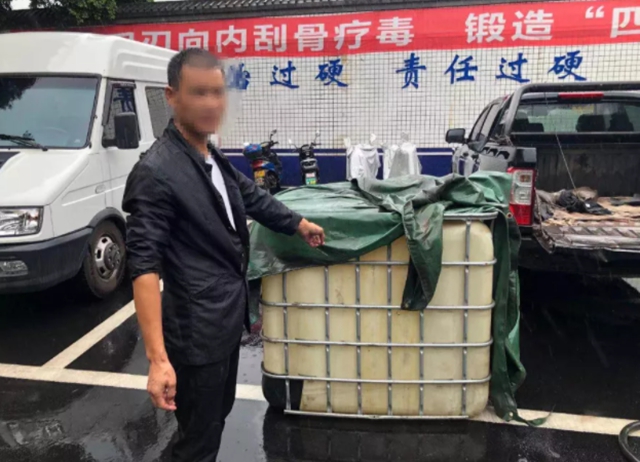 宜宾一皮卡车上发现200公斤汽油！警方一查，不简单！