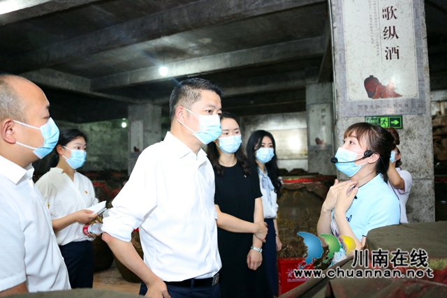 叙永县委书记廖俊调研中国沈酒庄(图15) 叙永县委书记廖俊调研中国沈酒庄(图15)