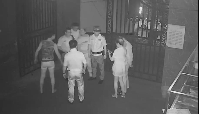 合江:先打邻居再袭警,嚣张行为引来刑拘!(图3) 合江:先打邻居再袭警,嚣张行为引来刑拘!(图3)