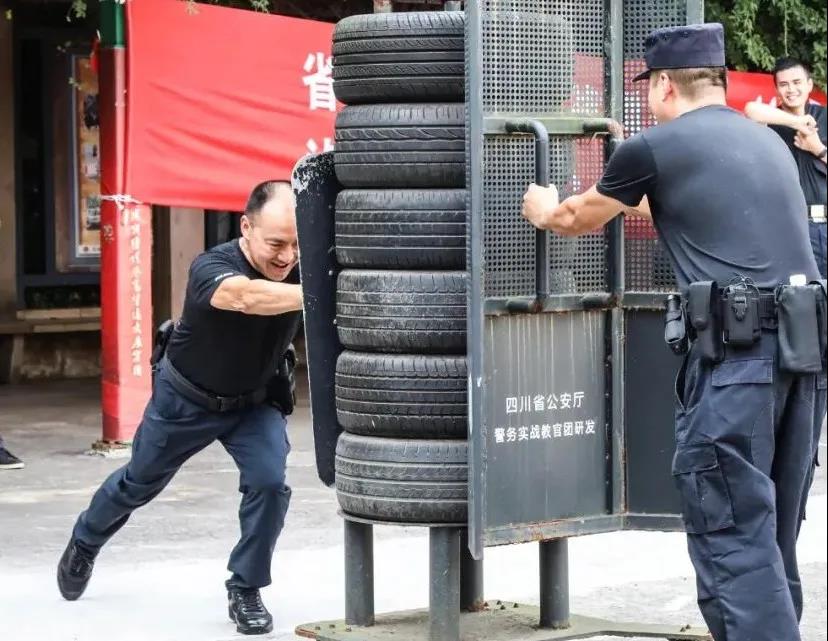 江阳：聚力实战炼铁军 铸牢警魂砺精兵(图16)