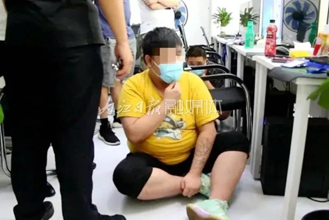 隆昌版“无间道”!刑警卧底,端掉一诈骗集团!网络“美女”竟是肥胖油腻男(图3) 隆昌版“无间道”!刑警卧底,端掉一诈骗集团!网络“美女”竟是肥胖油腻男(图3)