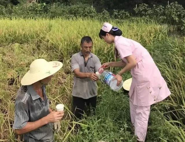 泸州福欣医院连续五年开展“上山下乡助农秋收”活动！(图2)