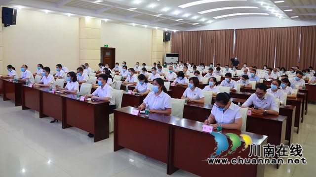 致敬医者仁心,合江县召开第四个“中国医师节”表扬大会(图2) 致敬医者仁心,合江县召开第四个“中国医师节”表扬大会(图2)