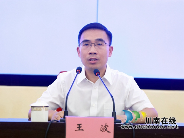 致敬医者仁心,合江县召开第四个“中国医师节”表扬大会(图3) 致敬医者仁心,合江县召开第四个“中国医师节”表扬大会(图3)
