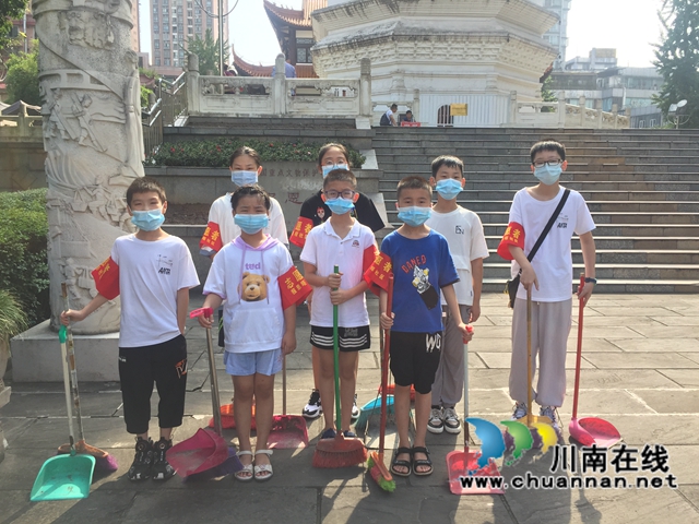 江阳区北城街道报恩塔社区开展未成年环境清扫志愿服务活动