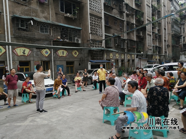 龙马潭区小市街道：专题院坝会听取民意，推进老旧小区改造工作