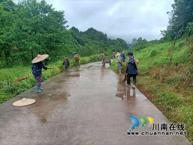 合江县真龙镇:党员群众齐动手,构建美丽新农村(图2) 合江县真龙镇:党员群众齐动手,构建美丽新农村(图2)