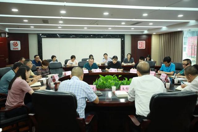 泸州中院民二庭到龙马潭法院专题指导民商事审判工作