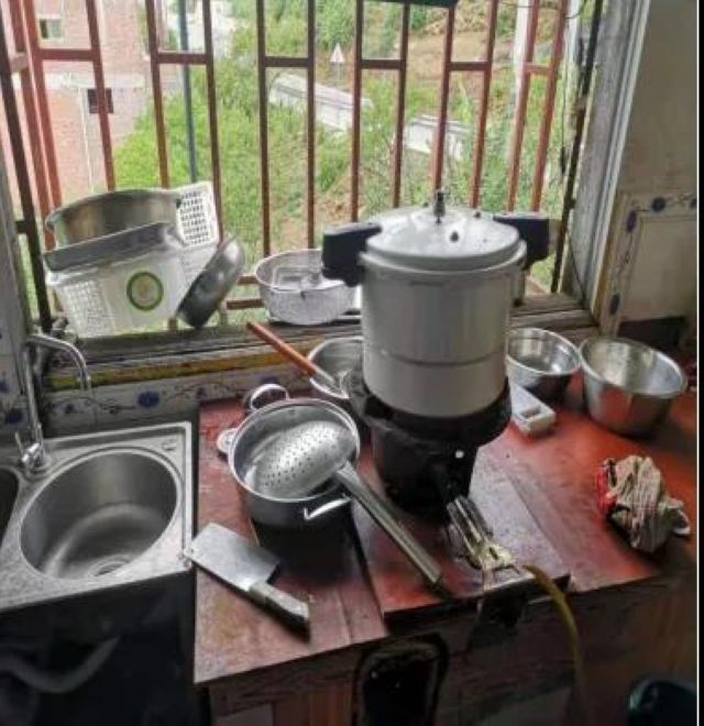 泸州市食品安全“红黑榜”(第九期)(图26) 泸州市食品安全“红黑榜”(第九期)(图26)