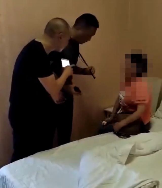 宜宾一女子差点被诈骗10万!民警火速冲进宾馆……(图5) 宜宾一女子差点被诈骗10万!民警火速冲进宾馆……(图5)