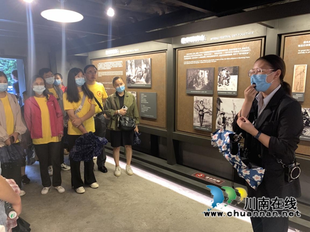 叙永县关工委组织学生到重庆市开展红色教育主题夏令营活动(图2) 叙永县关工委组织学生到重庆市开展红色教育主题夏令营活动(图2)