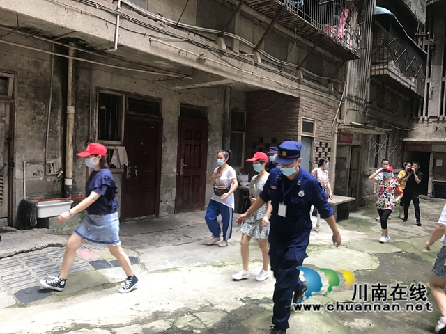 龙马潭区小市街道合道街社区开展防汛安全应急演练