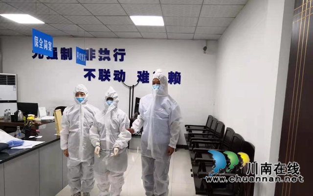 外卖小哥“打破僵局”!纳溪区法院夜间出击再发力堵住被执行人(图2) 外卖小哥“打破僵局”!纳溪区法院夜间出击再发力堵住被执行人(图2)