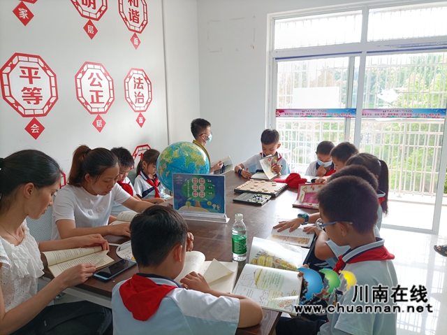 龙马潭区红星街道长桥社区关工委开展“阅读伴我成长”读书活动