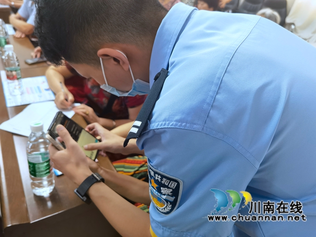 龙马潭区小市街道回龙湾社区开展老年人防范诈骗知识宣传活动