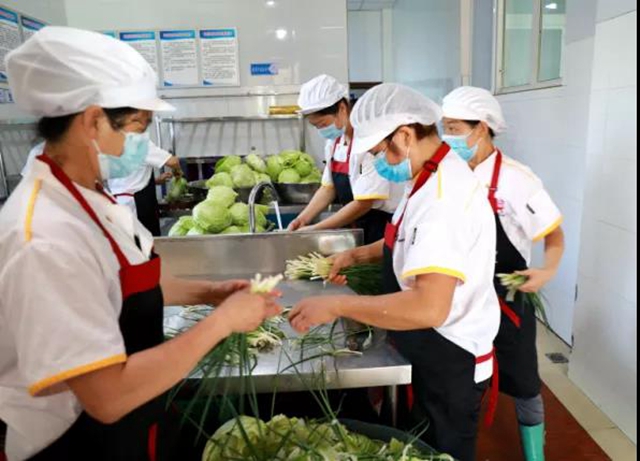 快看！这里是泸州十八中“御膳房”！(图2)