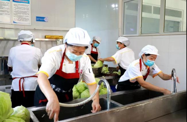 快看！这里是泸州十八中“御膳房”！(图3)