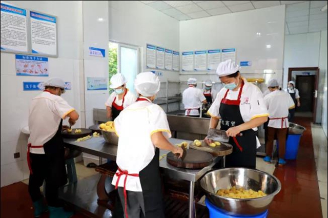 快看！这里是泸州十八中“御膳房”！(图5)