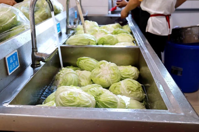 快看！这里是泸州十八中“御膳房”！(图8)