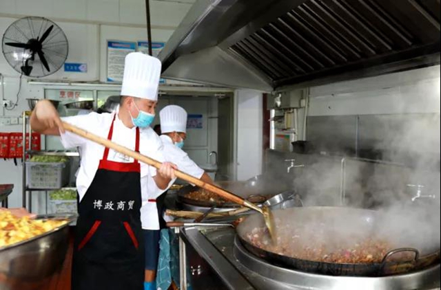 快看！这里是泸州十八中“御膳房”！(图14)