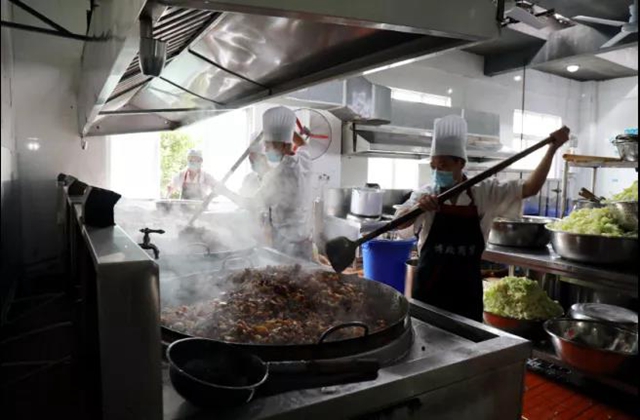 快看！这里是泸州十八中“御膳房”！(图13)