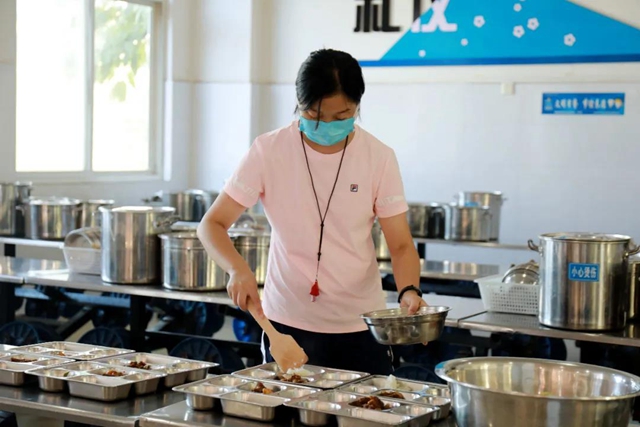 快看！这里是泸州十八中“御膳房”！(图27)