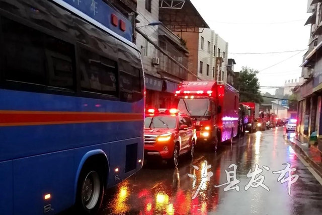 泸县发生6.0级地震，各方力量奋战一线(图2)