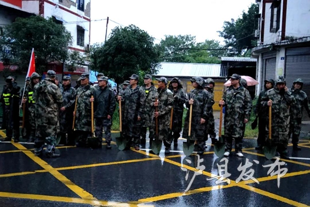 泸县发生6.0级地震，各方力量奋战一线(图5)