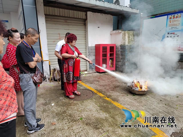 龙马潭区小市中码头便民交易点开展消防安全知识培训(图2)