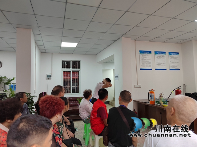 龙马潭区小市中码头便民交易点开展消防安全知识培训(图3)