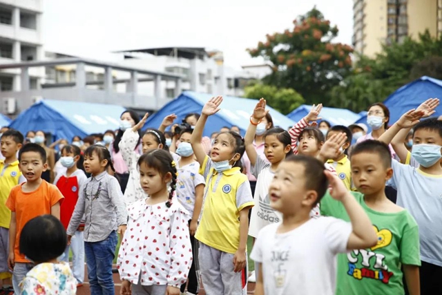 震后第二天，泸县5所帐篷幼儿园开园，复学复课工作有序推进(图2)