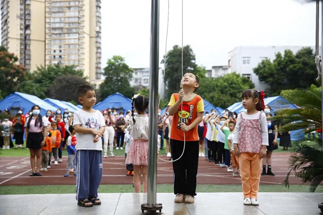 震后第二天，泸县5所帐篷幼儿园开园，复学复课工作有序推进(图3)