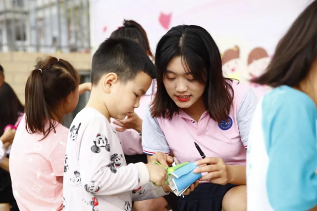 震后第二天，泸县5所帐篷幼儿园开园，复学复课工作有序推进(图5)