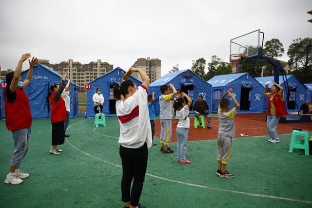震后第二天，泸县5所帐篷幼儿园开园，复学复课工作有序推进(图11)