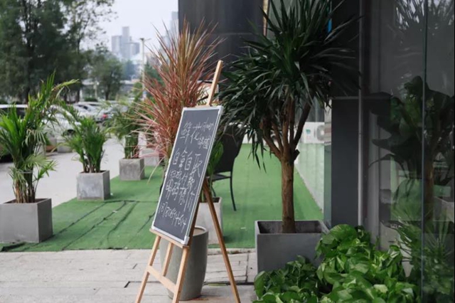 在泸州，有一种文明叫24小时自助花店(图3)